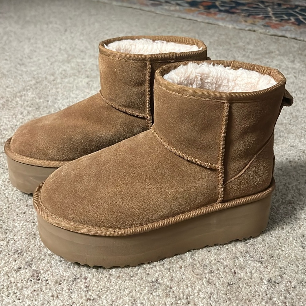 UGG Classic Mini Suede Platform Booties Size 5 Excellent Condition